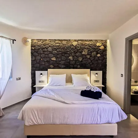Noir Santorini Kapsül Otel