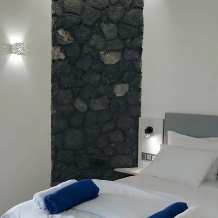 Noir Santorini Monolithos