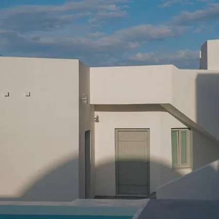 Noir Santorini Kapsül Otel